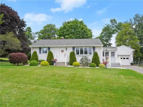 34 Chester St, Ansonia, CT 06401