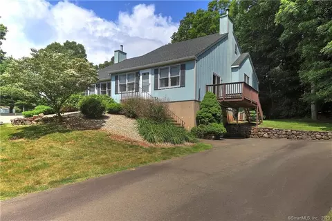 65 Valley View Dr, Hamden, CT 06518
