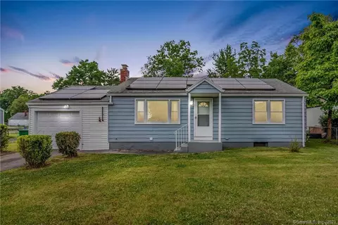 94 Pershing St, Bloomfield, CT 06002