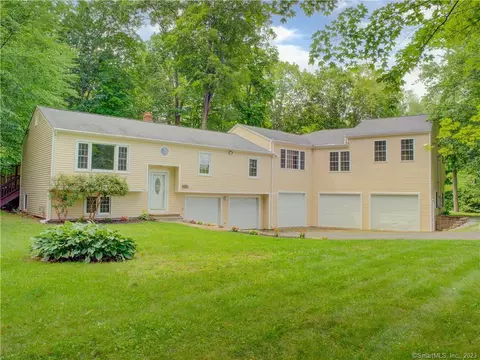 172 Loughlin Rd, Oxford, CT 06478