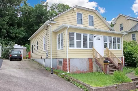 68 Clark St, Ansonia, CT 06401