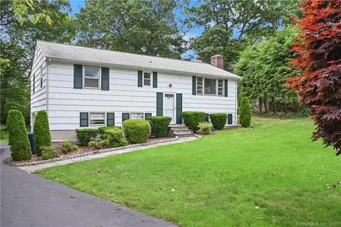 9 Cobblers Ct, Norwalk, CT 06851