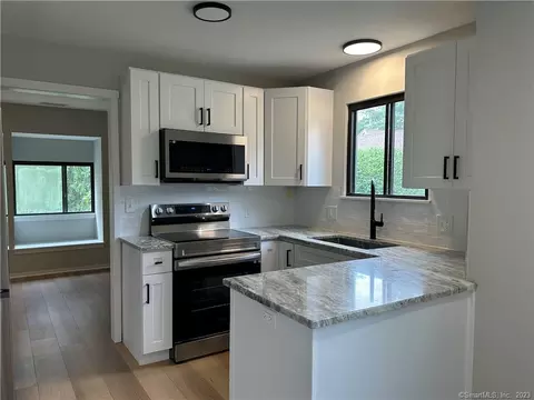 496 Heritage Vlg #E, Southbury, CT 06488