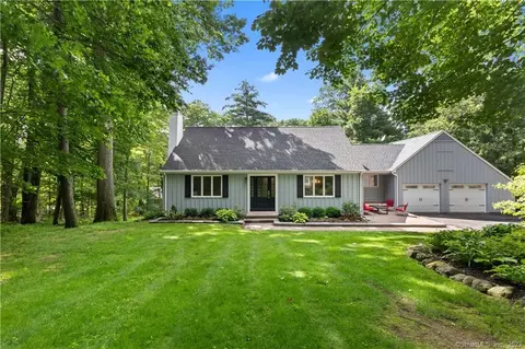 25 Brookridge Dr, Avon, CT 06001