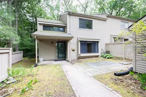 10 Farmington Chase Cres #10, Farmington, CT 06032