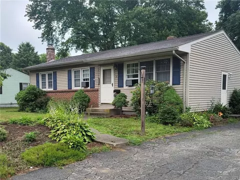 2 Charles St, Plainfield, CT 06374