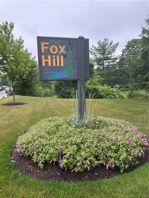 8 Redwood Ln #8, Ridgefield, CT 06877