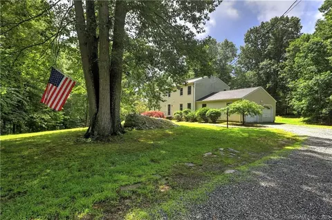 159 Newgate Rd, Oxford, CT 06478