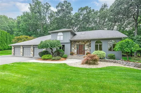 48 Jonathan Ln, South Windsor, CT 06074
