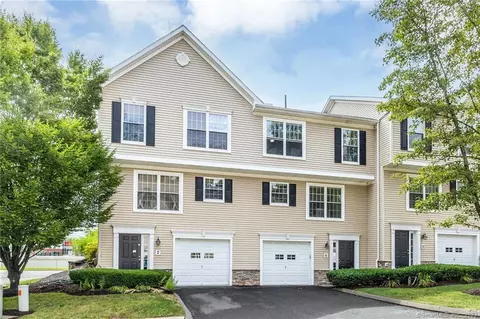 6 Donahue Ln #6, Manchester, CT 06042