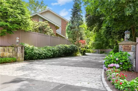 377 Main St #2, New Canaan, CT 06840