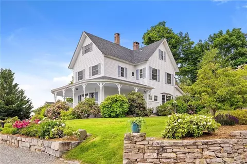 12 Riverside Pl, Ledyard, CT 06335