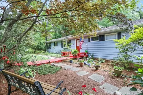 243 4 Brooks Rd, Stamford, CT 06903