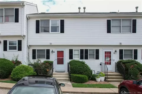 65 Commodore Cmns #65, Derby, CT 06418