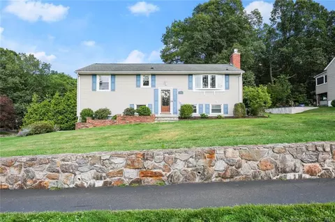 24 Donohue Dr, Norwalk, CT 06851