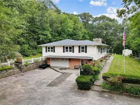 2 Blueberry Hill Rd, Waterbury, CT 06704