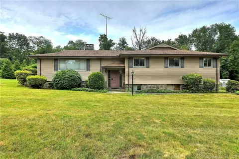 255 Oak Ridge Rd, Stratford, CT 06614