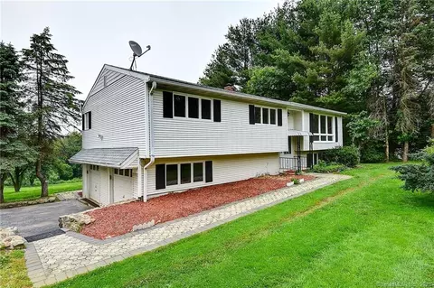 1284 Litchfield Rd, Watertown, CT 06795