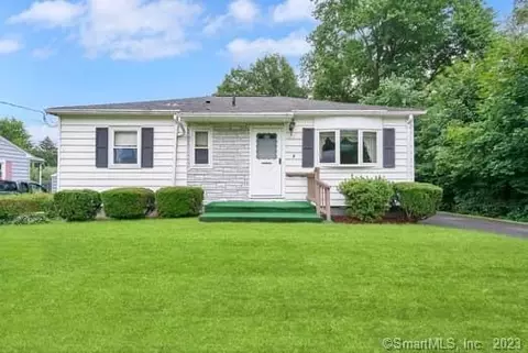 6 Hillside Ln, Wallingford, CT 06492