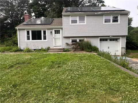9 Village Dr, Ledyard, CT 06339