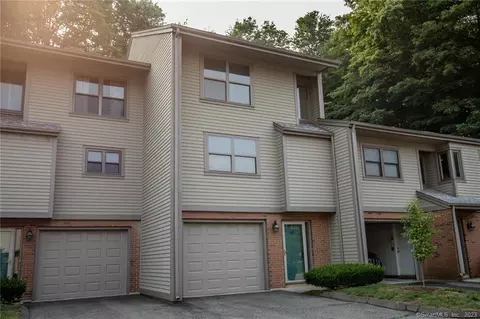 147 Metacomet Dr #147, Meriden, CT 06450
