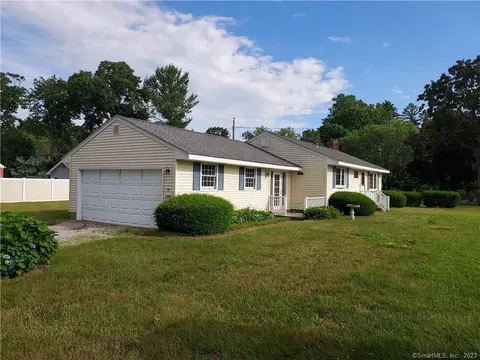 54 Maple Ave, Old Saybrook, CT 06475
