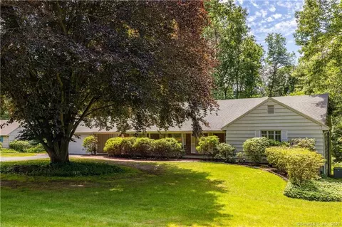 97 Carriage Dr, Avon, CT 06001