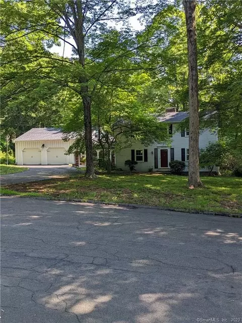 37 Bailey Dr, North Branford, CT 06471