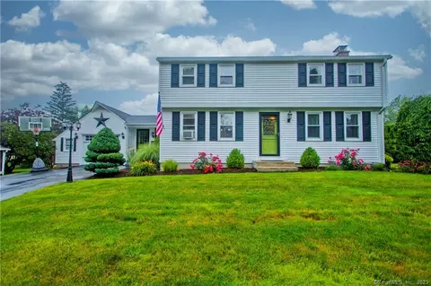 27 Redwing Rd, Enfield, CT 06082