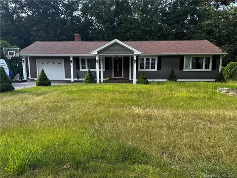 33 Oak Hill Rd, Rocky Hill, CT 06067
