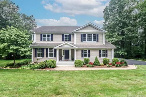 29 Boxwood Ln, New Milford, CT 06776