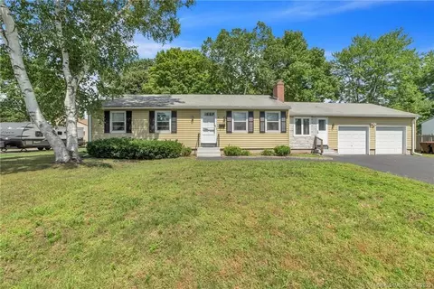 8 Riviera Dr, Enfield, CT 06082