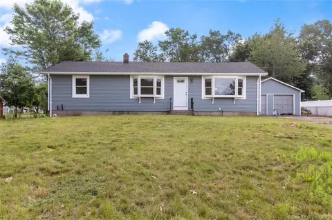 5 Evergreen Pl, North Haven, CT 06473