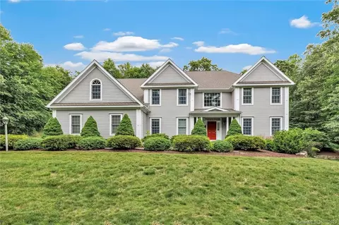 8 Silver Brook Ln, Newtown, CT 06470