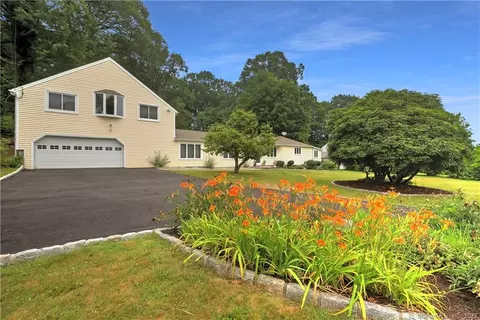 6 Kulas Ter, Seymour, CT 06483