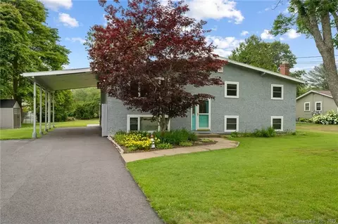 21 Carriage Hill Dr, East Lyme, CT 06357