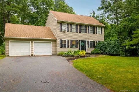 86 Pleasant View Dr, Killingly, CT 06241