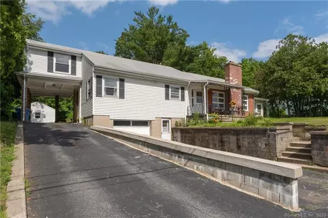 52 Palmer St, Norwich, CT 06360