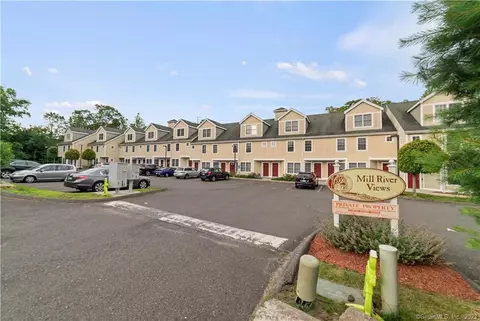 793 Federal Rd #8, Brookfield, CT 06804