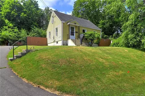 22 Smithwick St, Waterbury, CT 06704