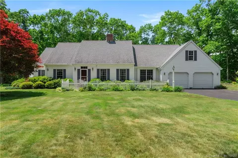 9 Mackinnon Pl, East Lyme, CT 06333