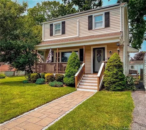 142 Cambridge St, Stratford, CT 06614