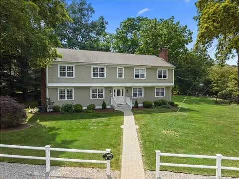 38 N Main St #14, Essex, CT 06426
