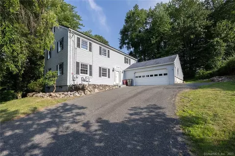269 Wedgewood Dr, Naugatuck, CT 06770