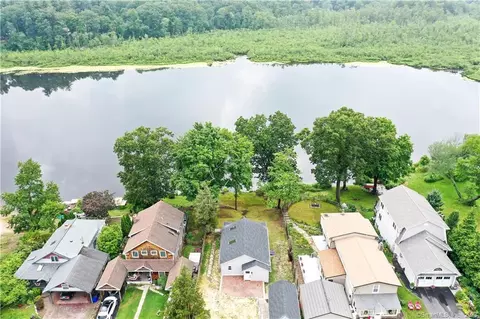 99 Secret Lake Rd, Avon, CT 06001