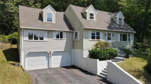 299 Grissom Rd, Manchester, CT 06042