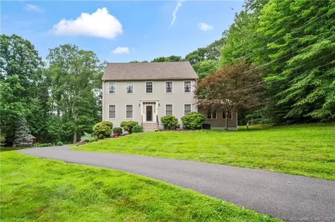 16 Twist Hill Rd, Newtown, CT 06470