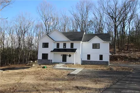 3 Tackora Trl, Ridgefield, CT 06877