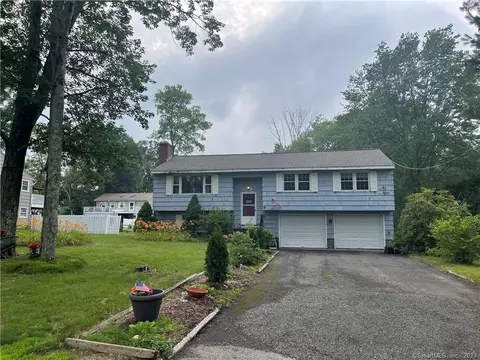 18 School Dr, Marlborough, CT 06447