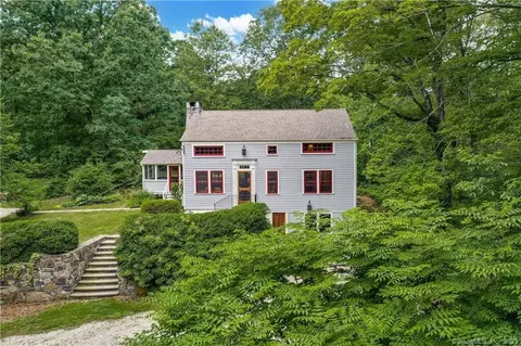 9 Old Sow Rd, Easton, CT 06612